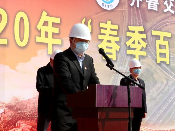 3杨伟刚同志宣读《劳动竞赛方案》小图片.jpg